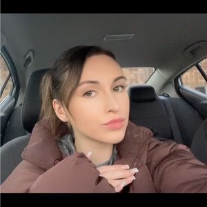 Meet your Posher, Emilia